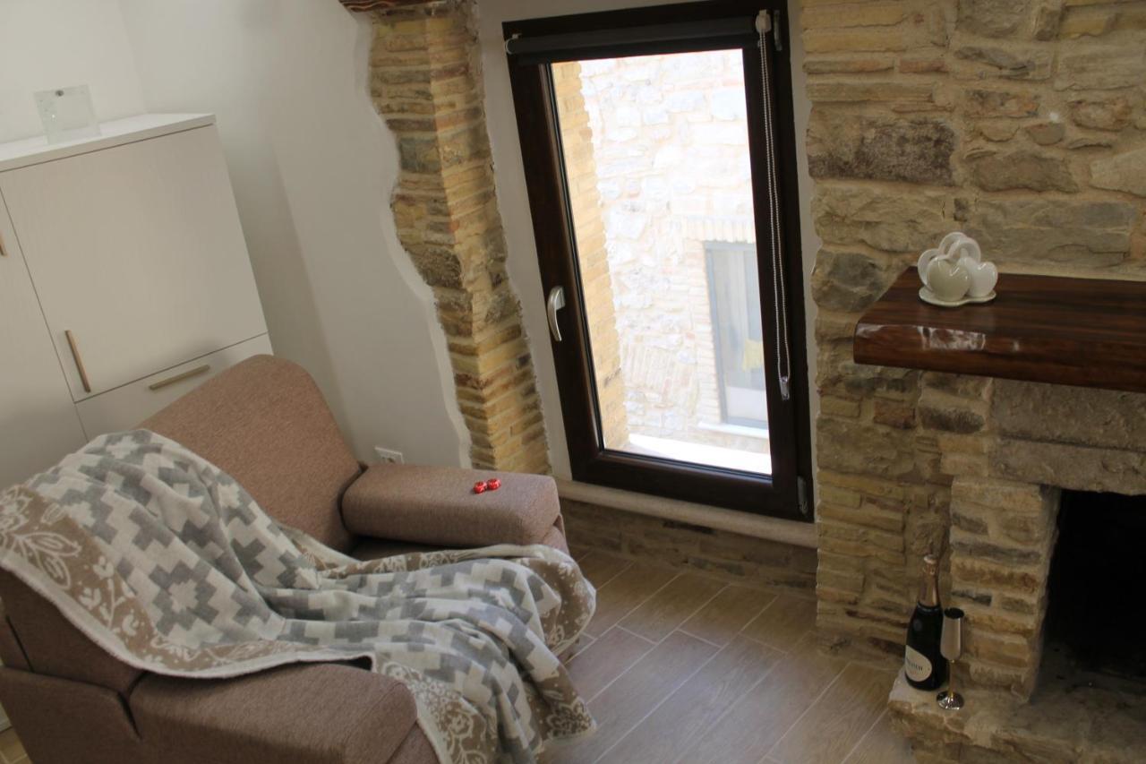 B&B Sotto Le Mura Pietra Montecorvino 外观 照片