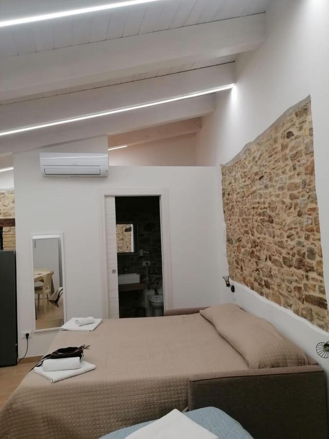 B&B Sotto Le Mura Pietra Montecorvino 外观 照片