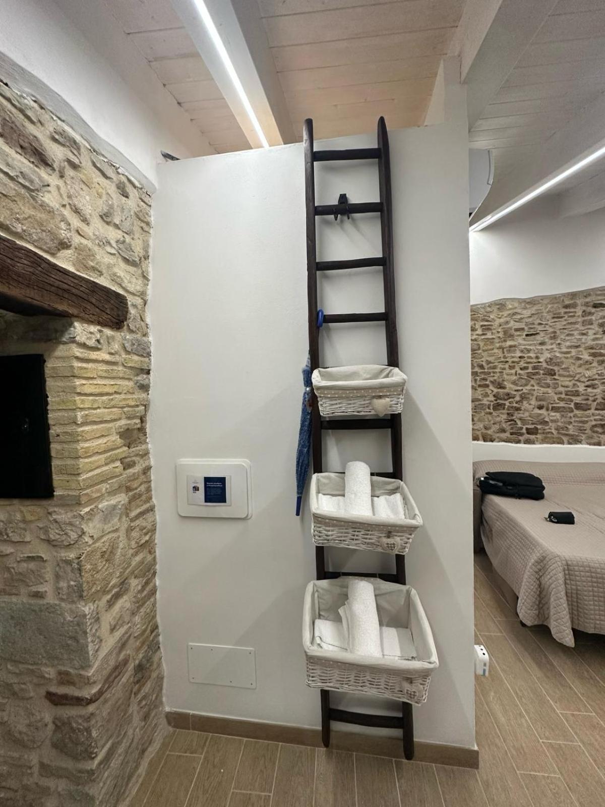 B&B Sotto Le Mura Pietra Montecorvino 外观 照片